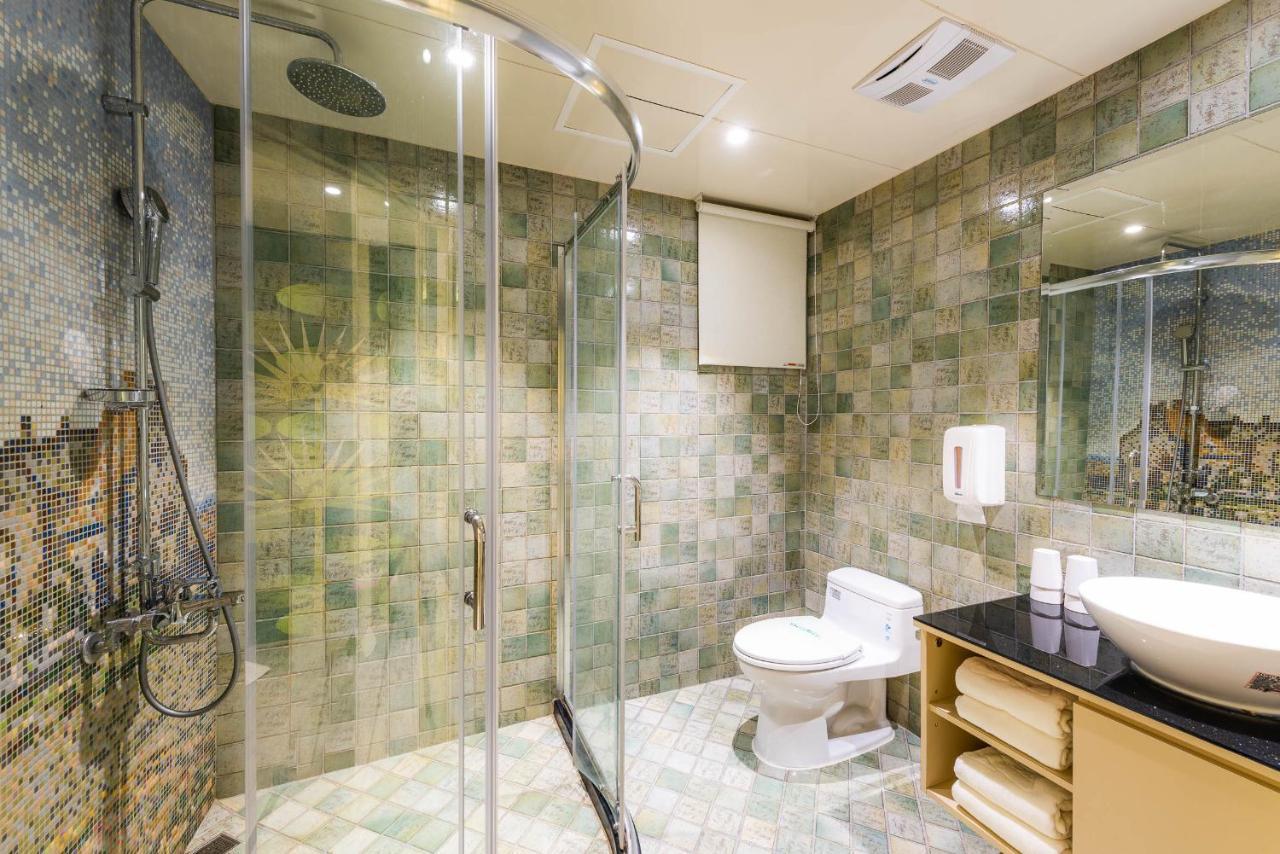 Shichi Hotel Kaohsiung Esterno foto
